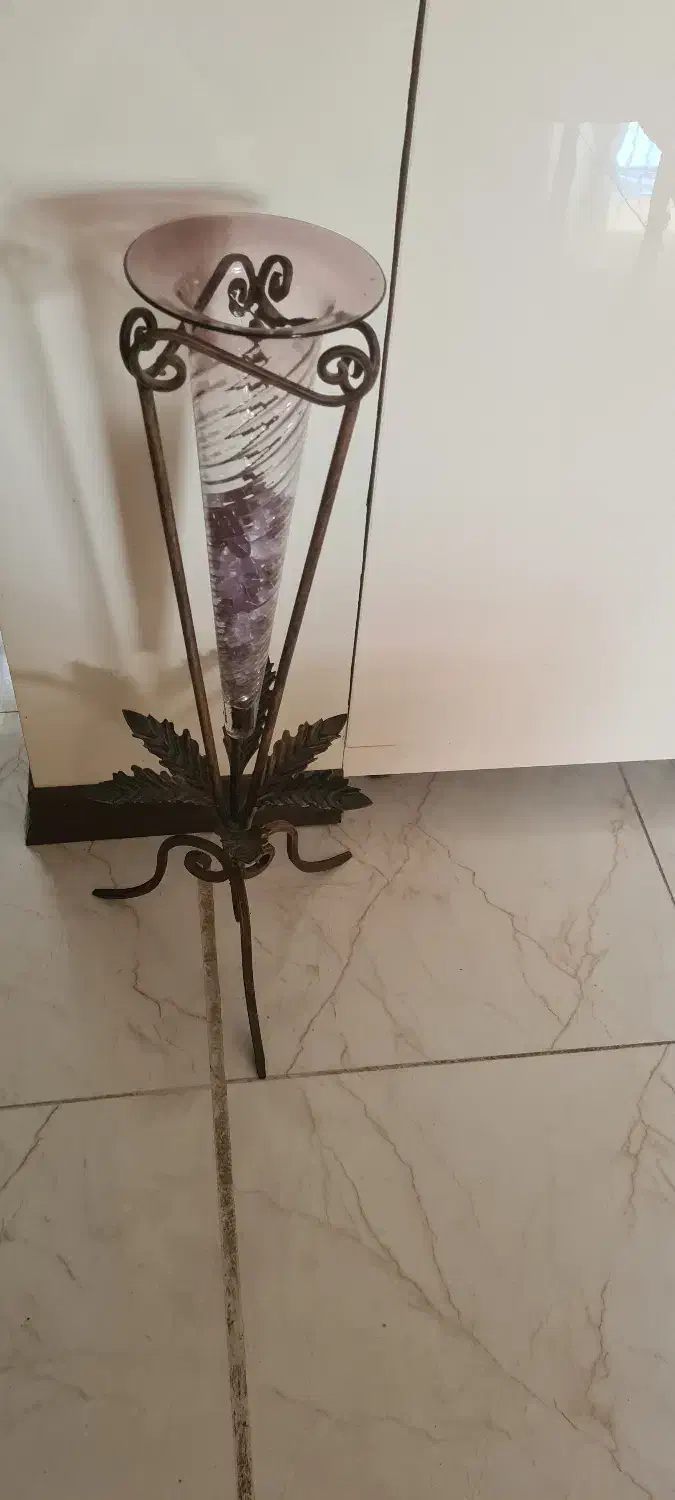 گلدان تژئینی پایه بلند|گل و گیاه طبیعی|شاهینشهر, مخابرات (شهید بهشتی)|دیوار