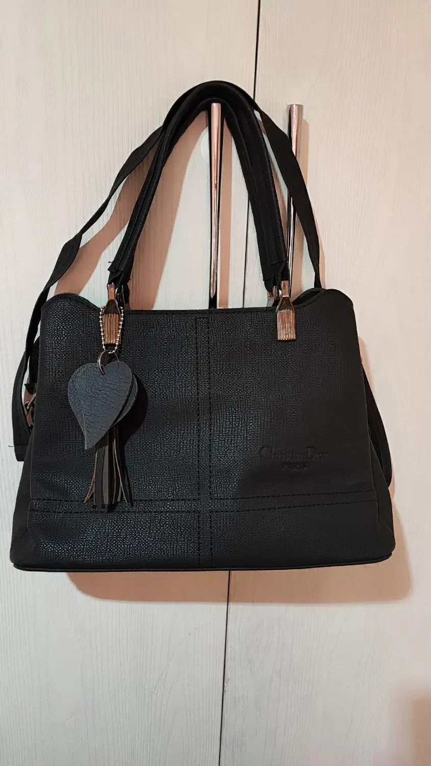 کیف مشکی|کیف، کفش، کمربند|پرند, فاز ۶|دیوار