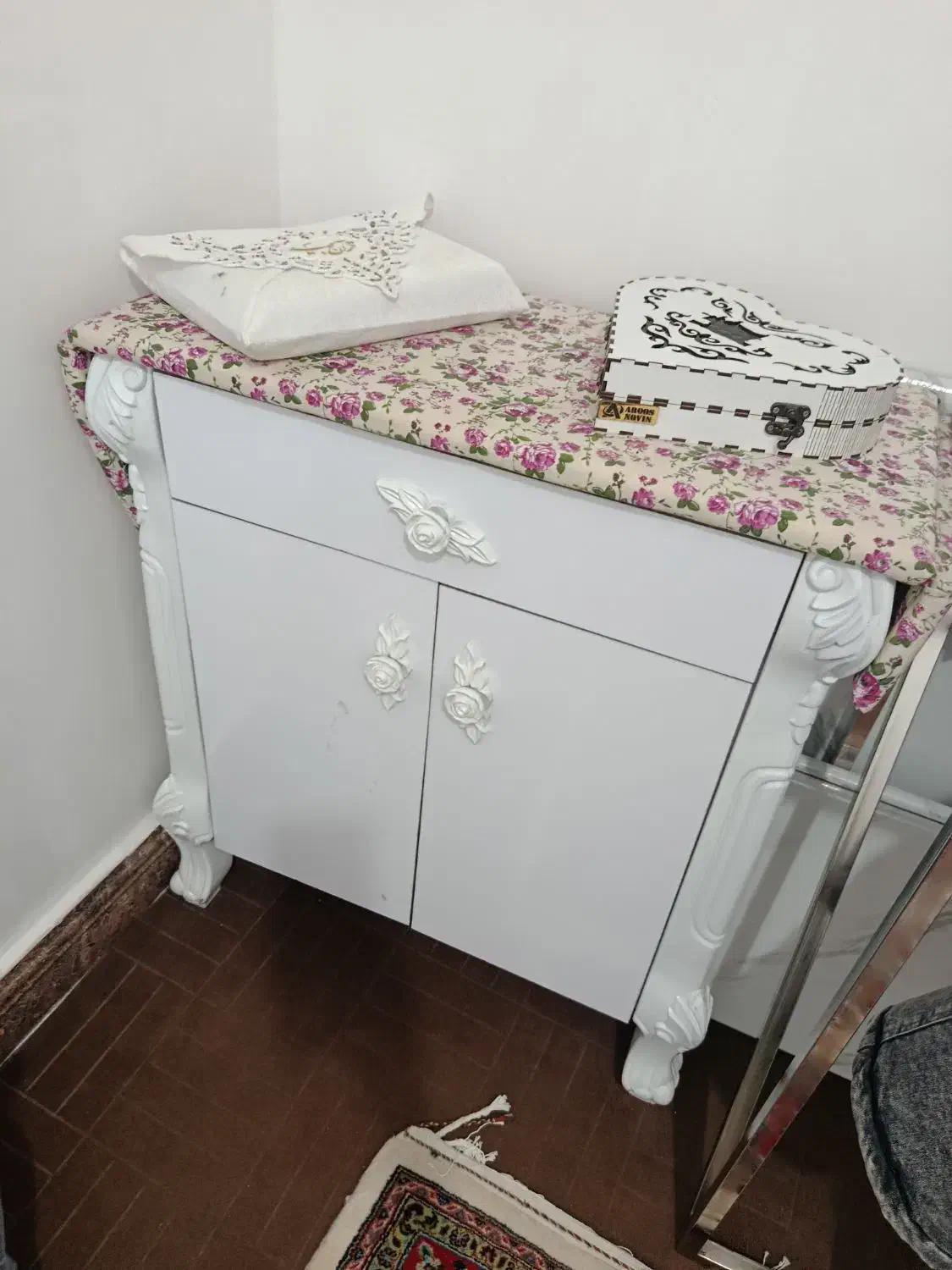 میز اتوی چوبی در حد نو|اتو و لوازم اتو|خزل, |دیوار