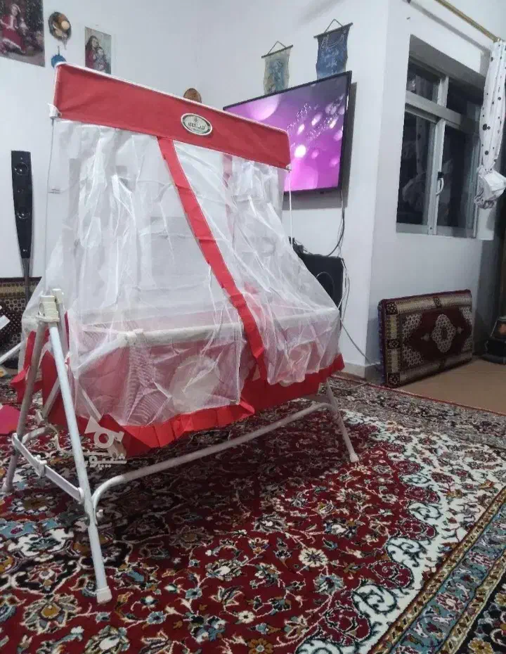 تخت و گهواره نوزاد در حد نو|اسباب و اثاث بچه|خرمآباد (تنکابن), |دیوار