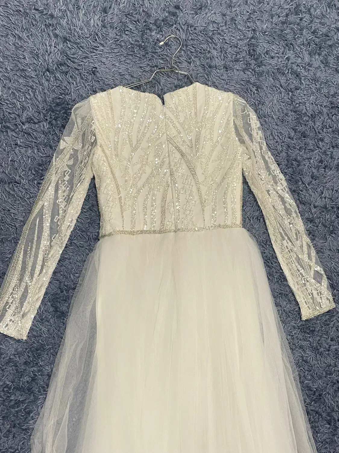 لباس مجلسی|لباس|چمستان, |دیوار