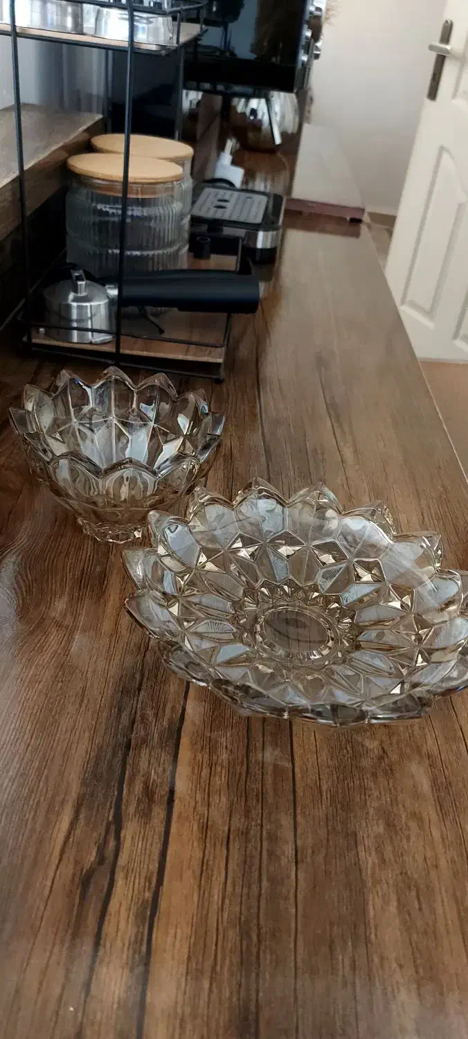 سرویس بلور  ۱۸ نفره شامپاینی|ظروف سرو و پذیرایی|ازنا, |دیوار