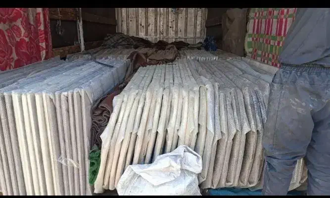 آینه قدی چوبی ساده. دفرمه .پنجره ای. پایه دار|آینه|چهاردانگه (تهران), |دیوار