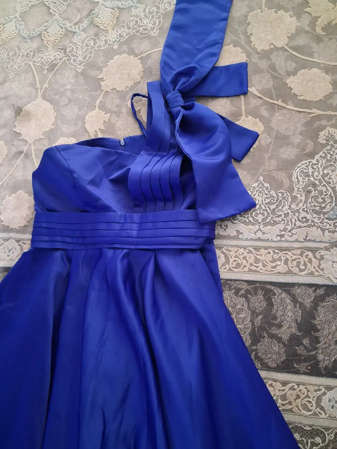 لباس مجلسی|لباس|رباط‌کریم, الارد|دیوار