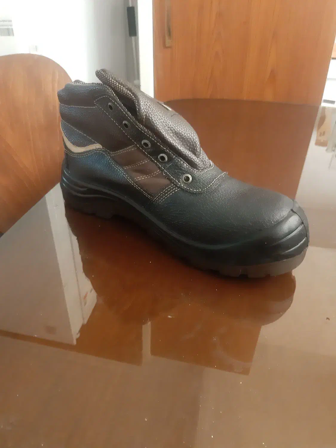 کفش کار کاملا نو|کیف، کفش، کمربند|تربت‌حیدریه, قائم|دیوار