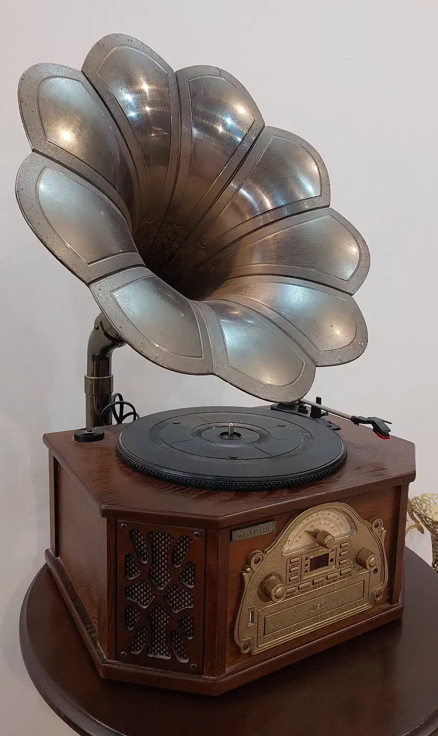 گرامافون مدل آنتیک|کلکسیون اشیاء عتیقه|کرج, عظیمیه|دیوار
