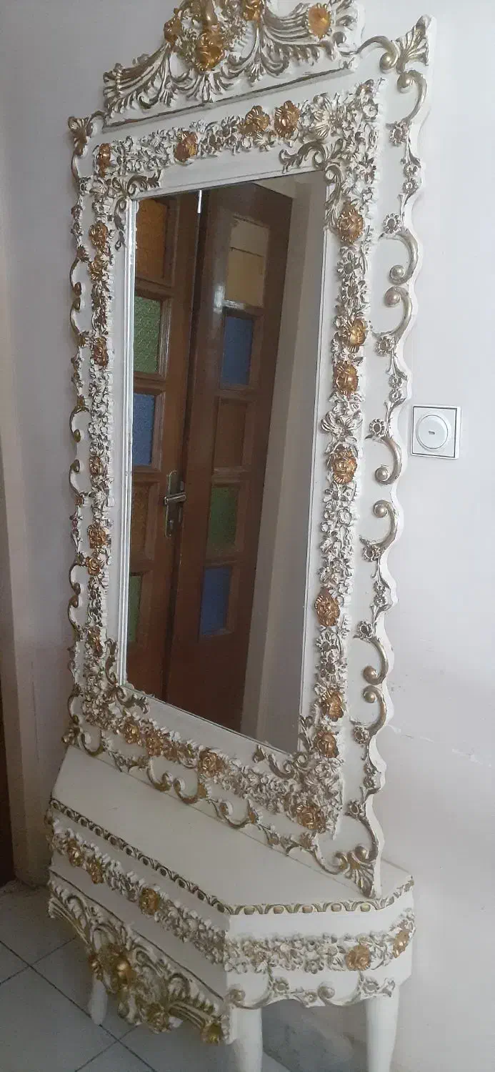 آینه کنسول بسیار زیبا به دلیل جابه جایی|بوفه، ویترین، کنسول|شیراز, عفیفآباد|دیوار