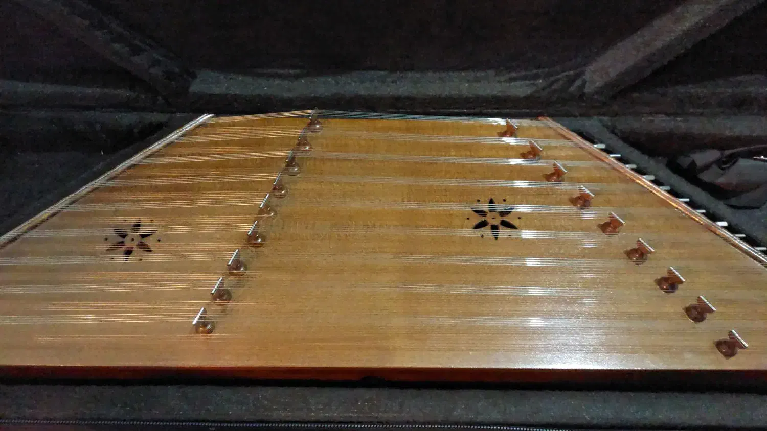 سنتور تحویلیان|سازهای سنتی|شاهین‌شهر, حافظ شمالی|دیوار