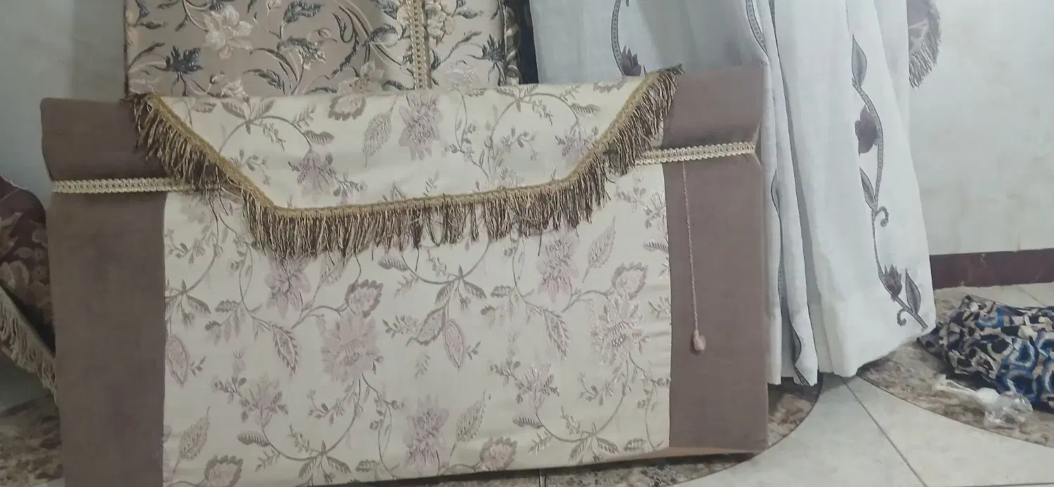 پشتی|پشتی|نیشابور, خط کاشمر|دیوار