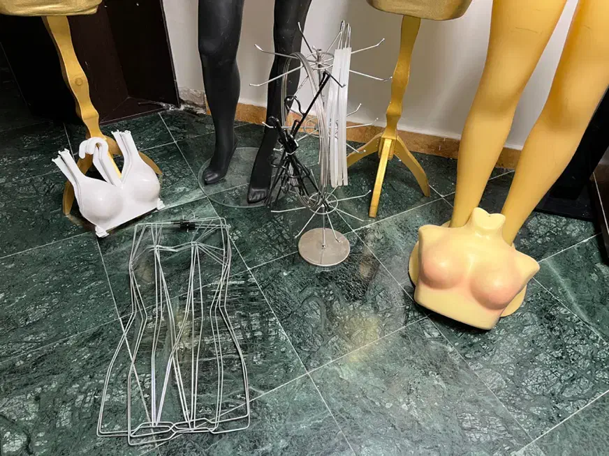 مانکن های لباس موجود و چوب کار ها فقط ۴میلیون|فروشگاه و مغازه|تهران, محمودیه|دیوار