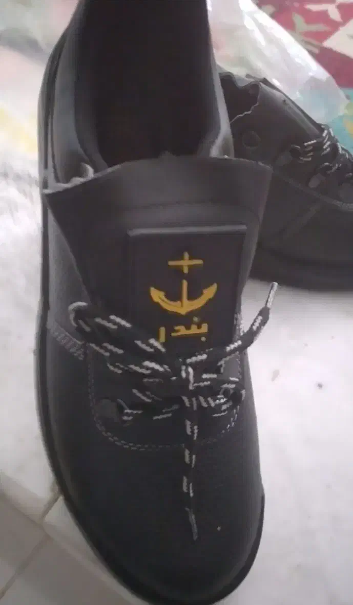 کفش کار  ایمنی|کیف، کفش، کمربند|کردکوی, |دیوار