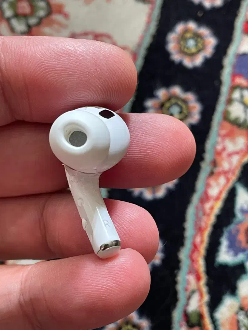 گوش راست ایرپاد پرو ۲ تایپ سی  ظاهرش ایراد داره|لوازم جانبی موبایل و تبلت|تهران, تهرانسر شمالی|دیوار