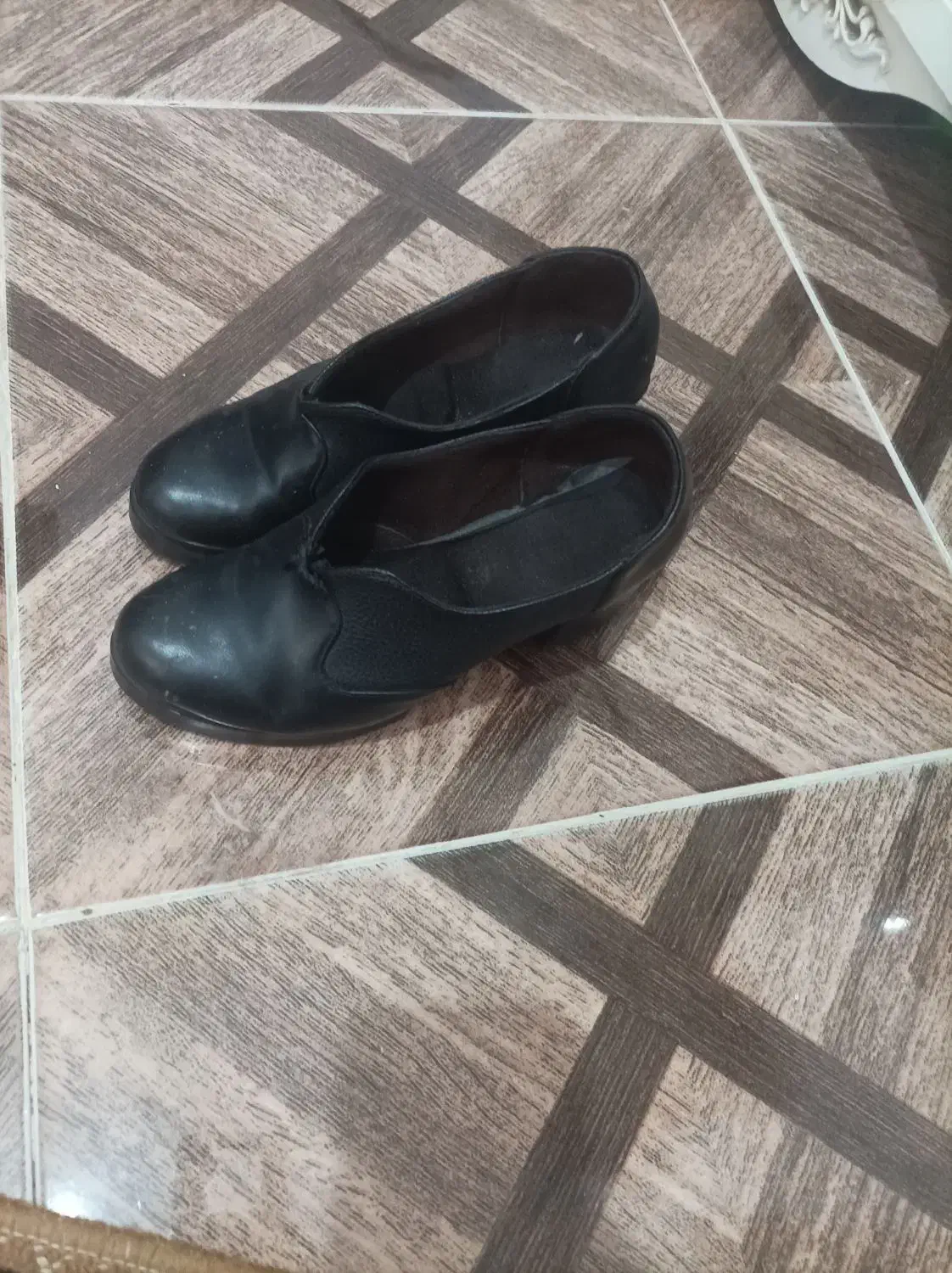 پوتین|کیف، کفش، کمربند|ملک‌آباد, |دیوار