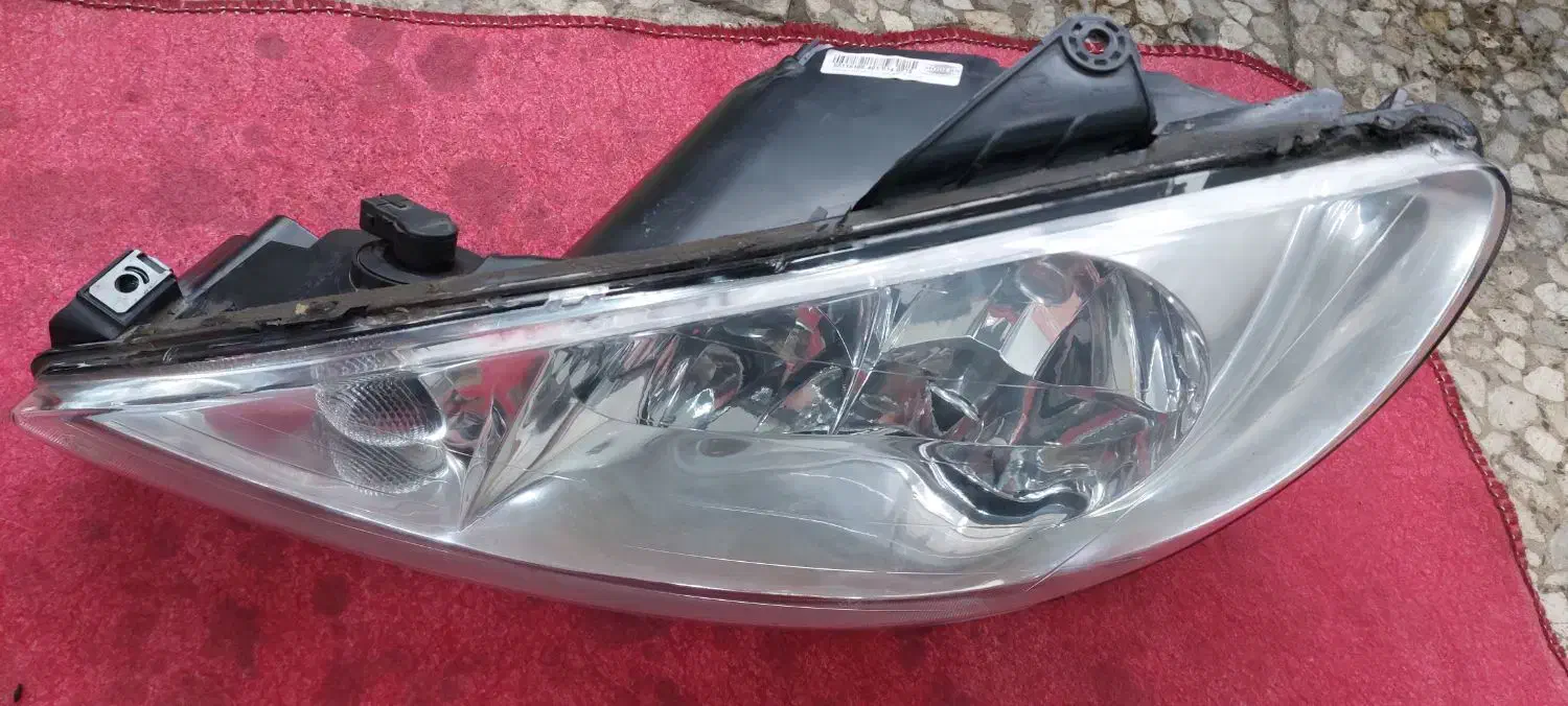 چراغ جلو ۲۰۶|قطعات یدکی و لوازم جانبی|رشت, باهنر|دیوار