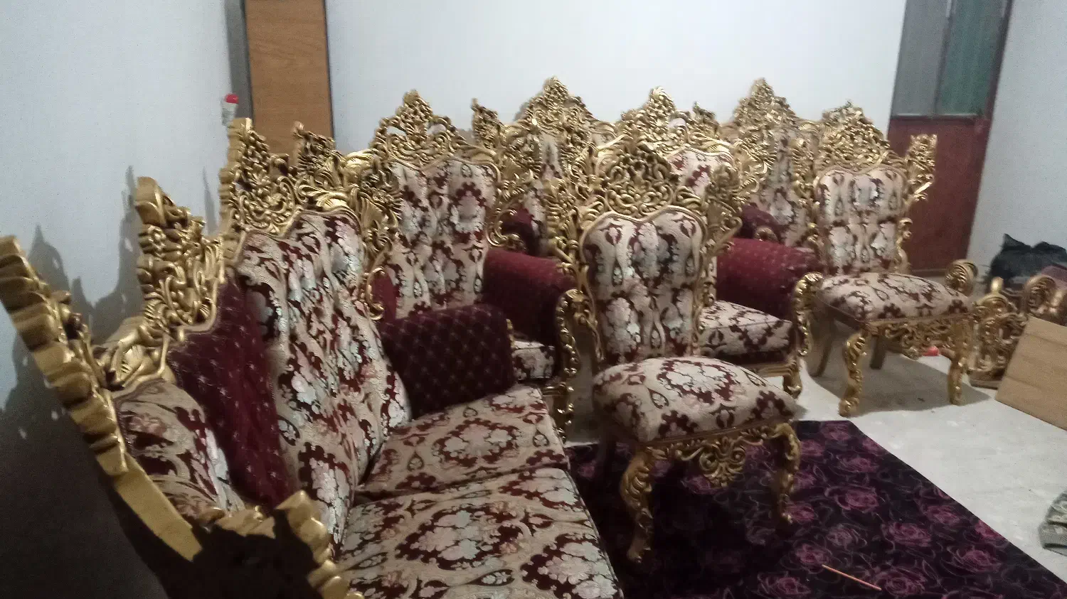 مبل سلطنتی زرشکی چوبی درحدنوکم کاروسالم|مبلمان خانگی و میز عسلی|شیروان (خراسان), |دیوار