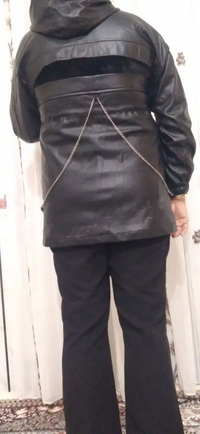 کاپشن|لباس|آشخانه, |دیوار