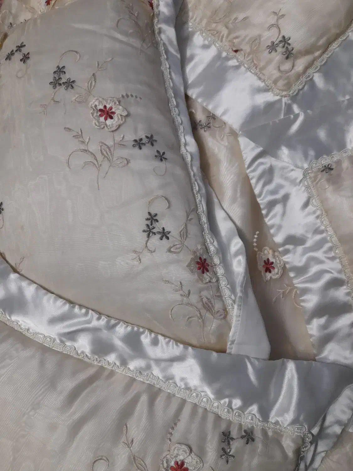 روتختی با بالشت کوسن|سرویس روتختی|ری, علایین|دیوار