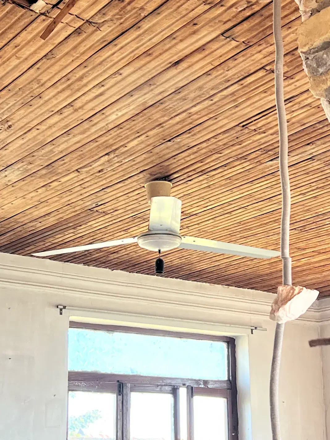 پنکه سقفی|پنکه و تصفیهکنندهٔ هوا|سنگر, |دیوار