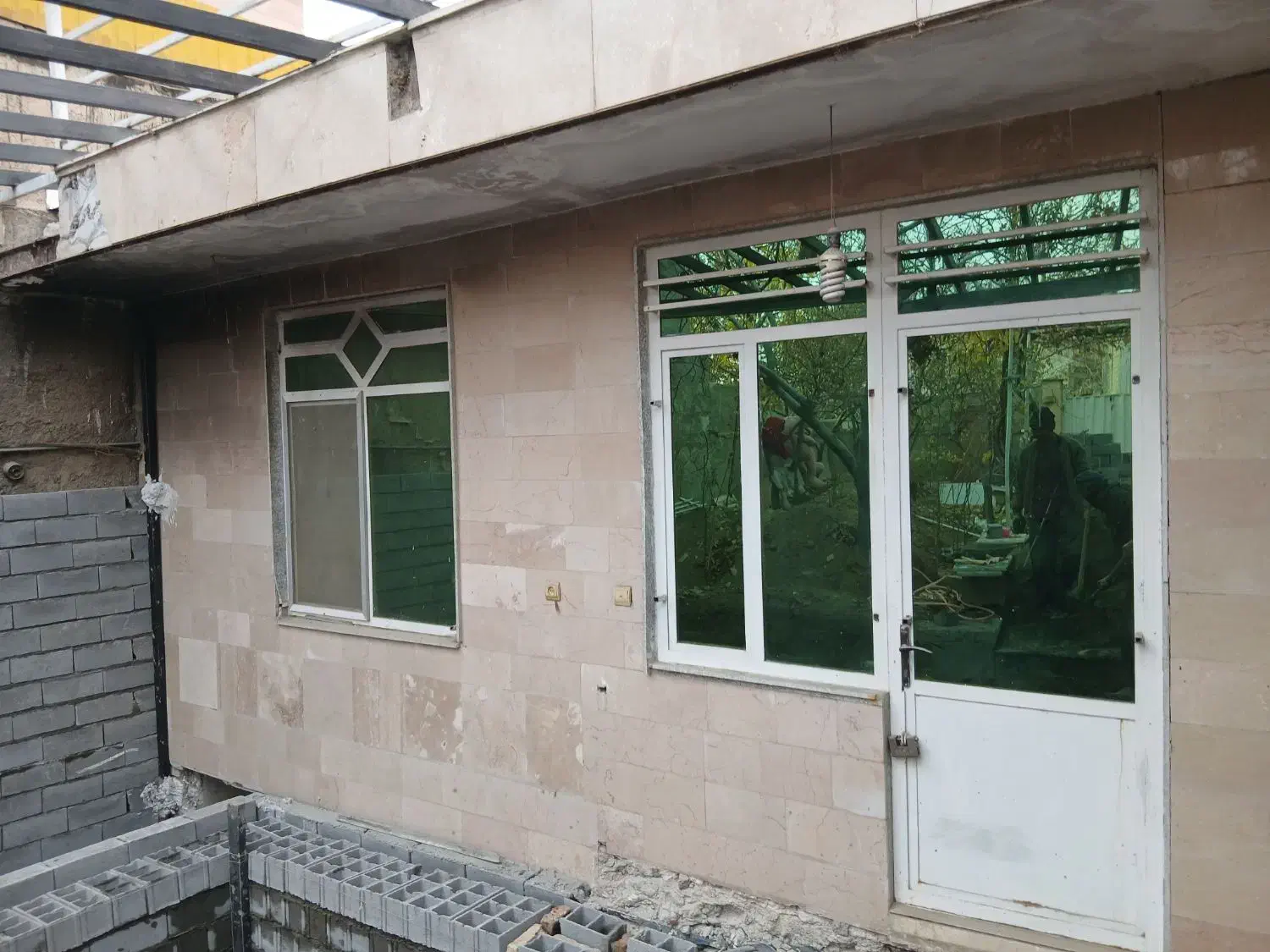 درب و پنجره آهنی با شیشه رفلکس|مصالح و تجهیزات ساختمان|رودهن, |دیوار