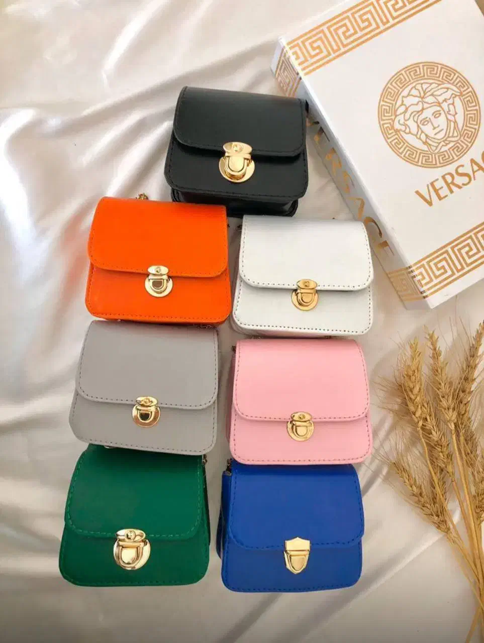 کلاه|لباس|بم, |دیوار