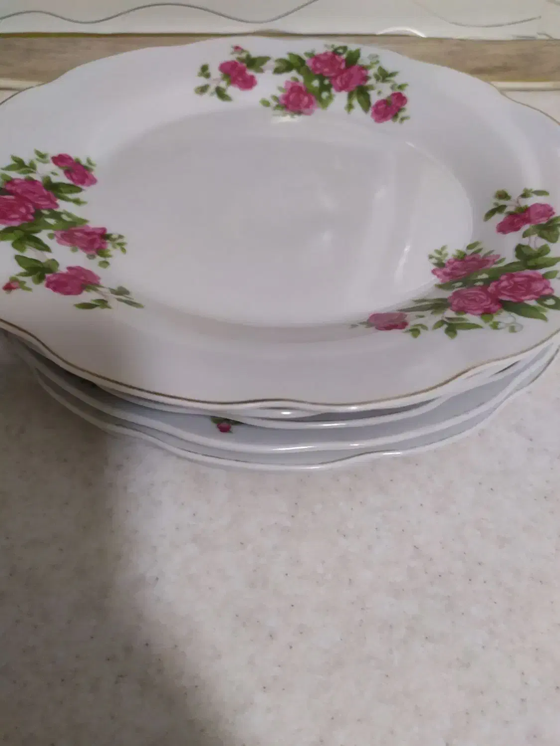 ظروف چینی گل سرخ|ظروف سرو و پذیرایی|بیرجند, |دیوار