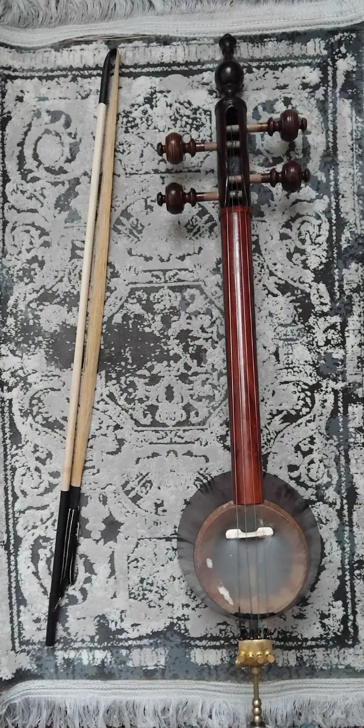 کمانچه استاد هاشمی|سازهای سنتی|شهرکرد, |دیوار