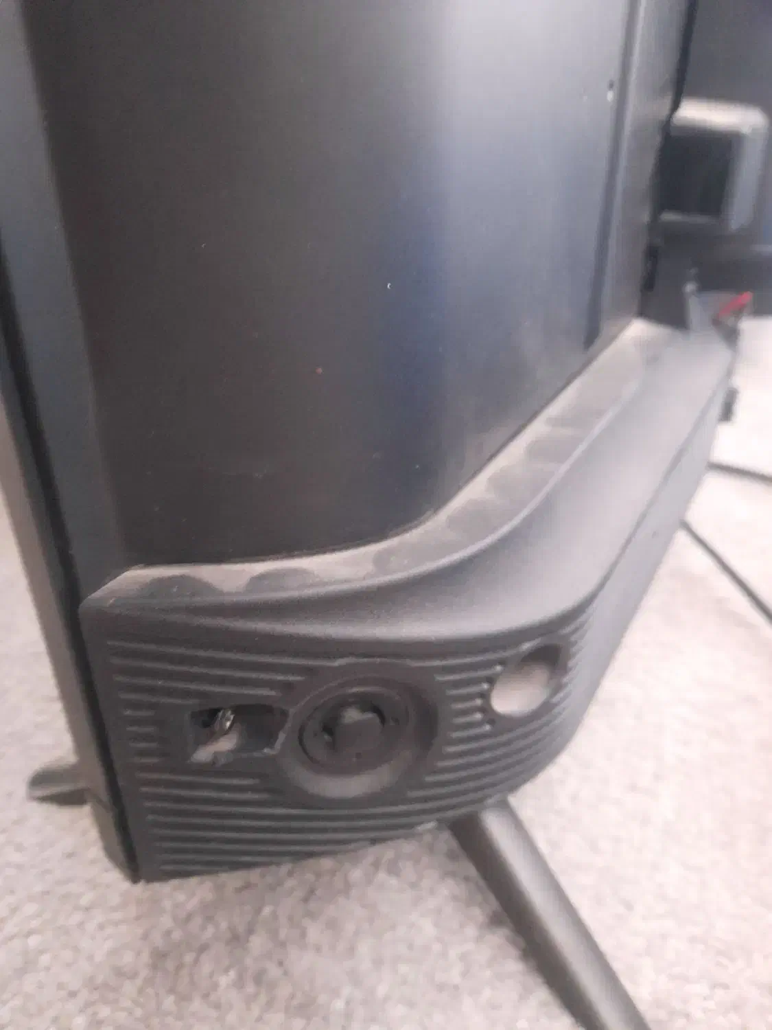 تلوزیون ۳۲|تلویزیون و پروژکتور|گلبهار, نوبهار|دیوار