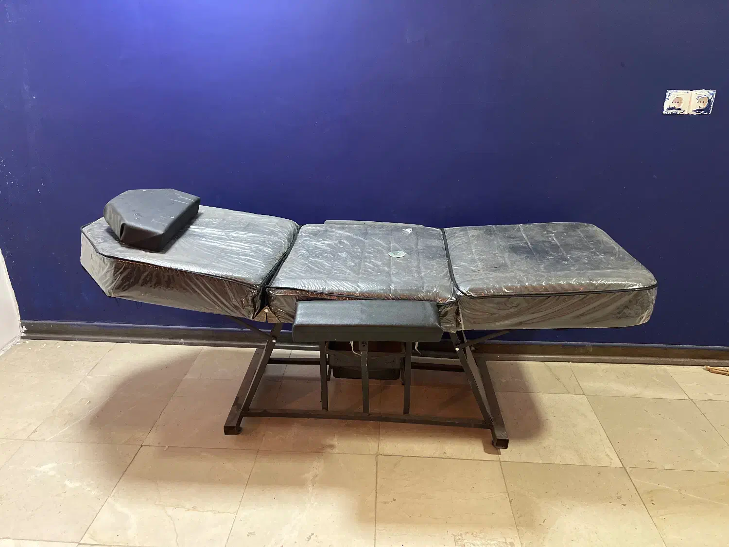 تخت سه‌تکه خدمات زیبایی ماساژ تمیز و قابل تنظیم|آرایشگاه و سالن‌های زیبایی|سیرجان, |دیوار