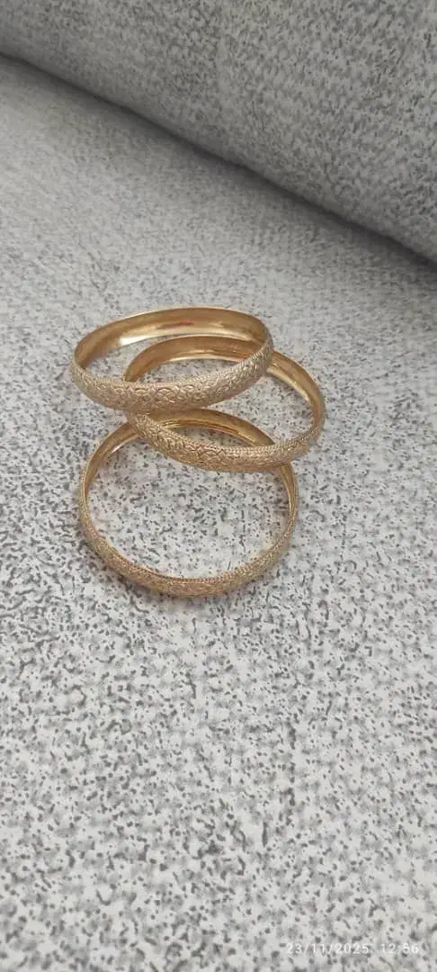 مقداری طلا در حد نو قابل استفاده و سرمایه گزاری|جواهرات|قاهان, |دیوار