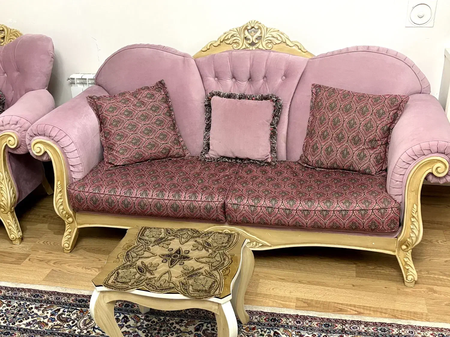 مبل|مبلمان خانگی و میز عسلی|میانه, |دیوار