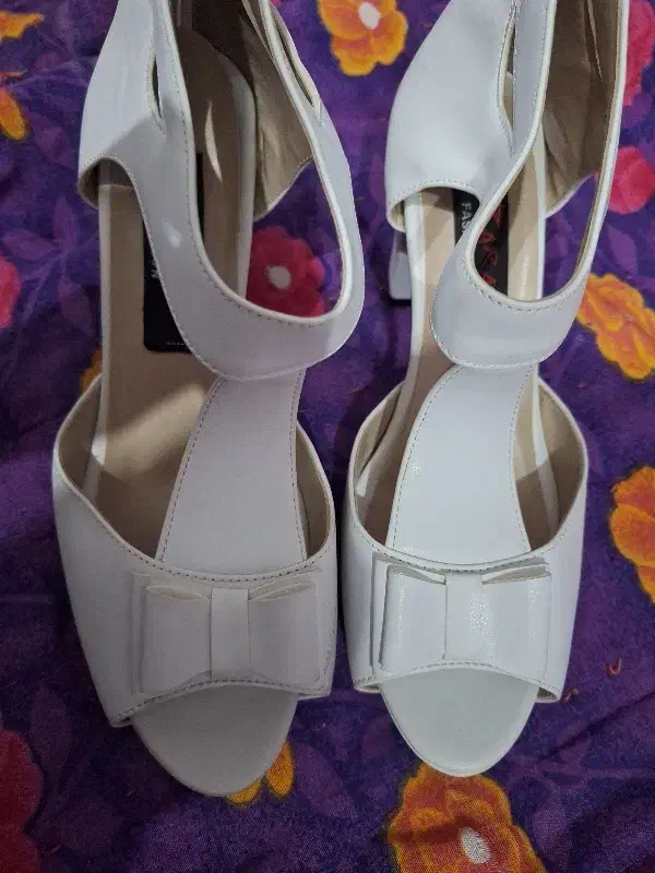 کفش مجلسی سایز ۳۹...۴۰میخوره  در حد نو|کیف، کفش، کمربند|میانه, |دیوار