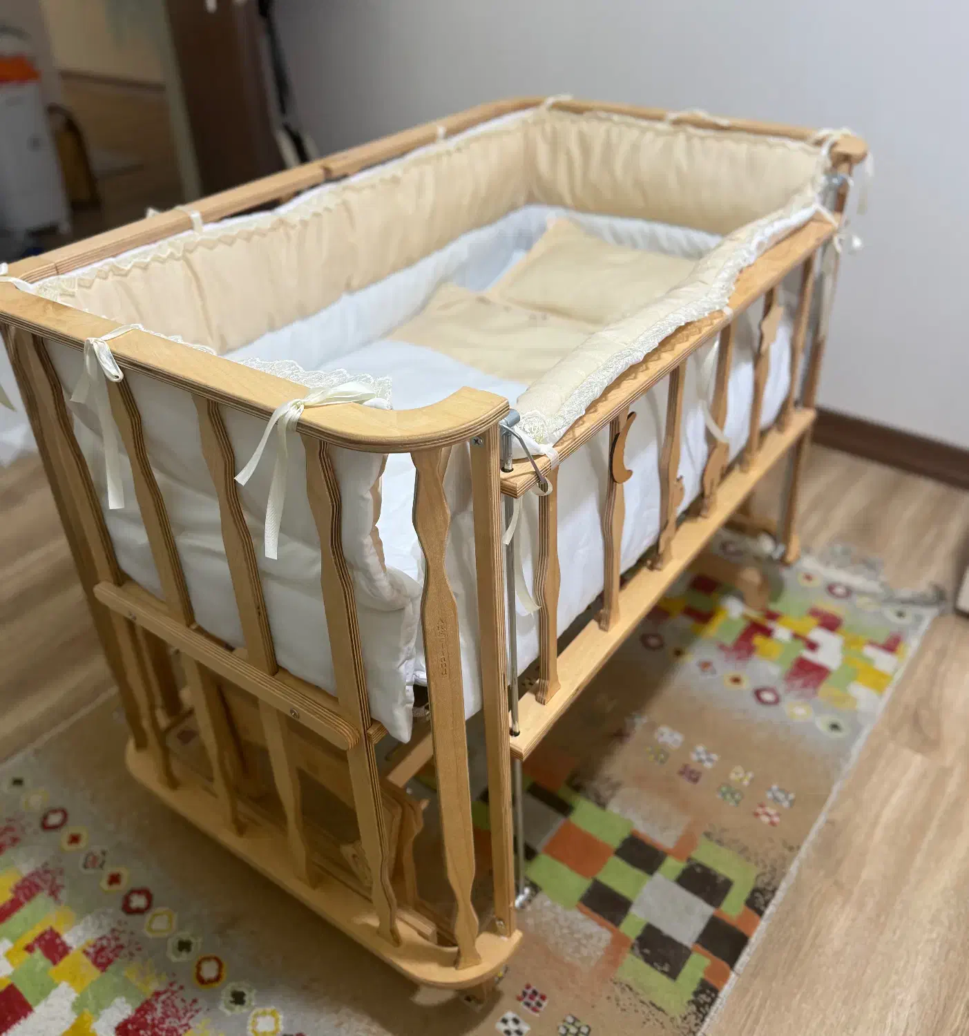 تخت  گهواره کنار مادری|تخت و صندلی بچه|لاهیجان, رجایی|دیوار