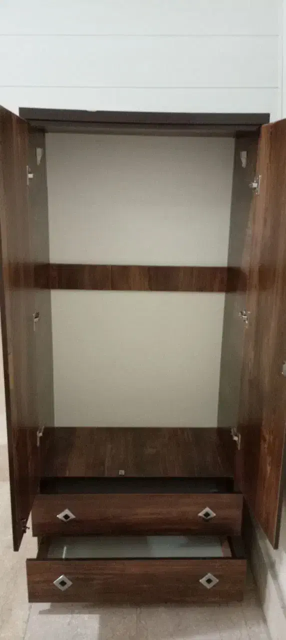 کمد دراور درحد نو|جاکفشی، کمد، دراور|رشت, باهنر|دیوار