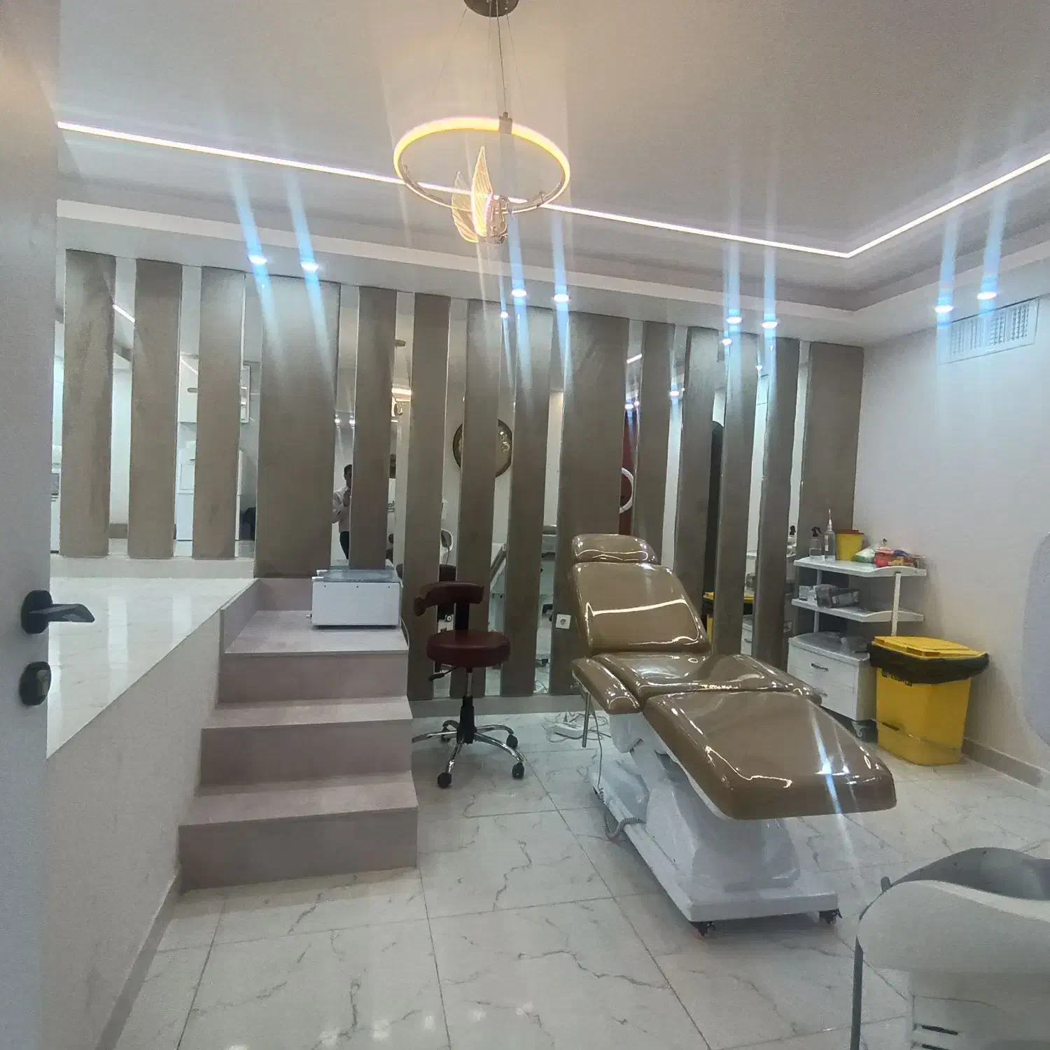 اجاره ۱۴۵متری ۴خواب فوق شیک جهت آرایشگاه زنانه|اجارهٔ دفتر کار، اتاق اداری، مطب|ایلام, |دیوار