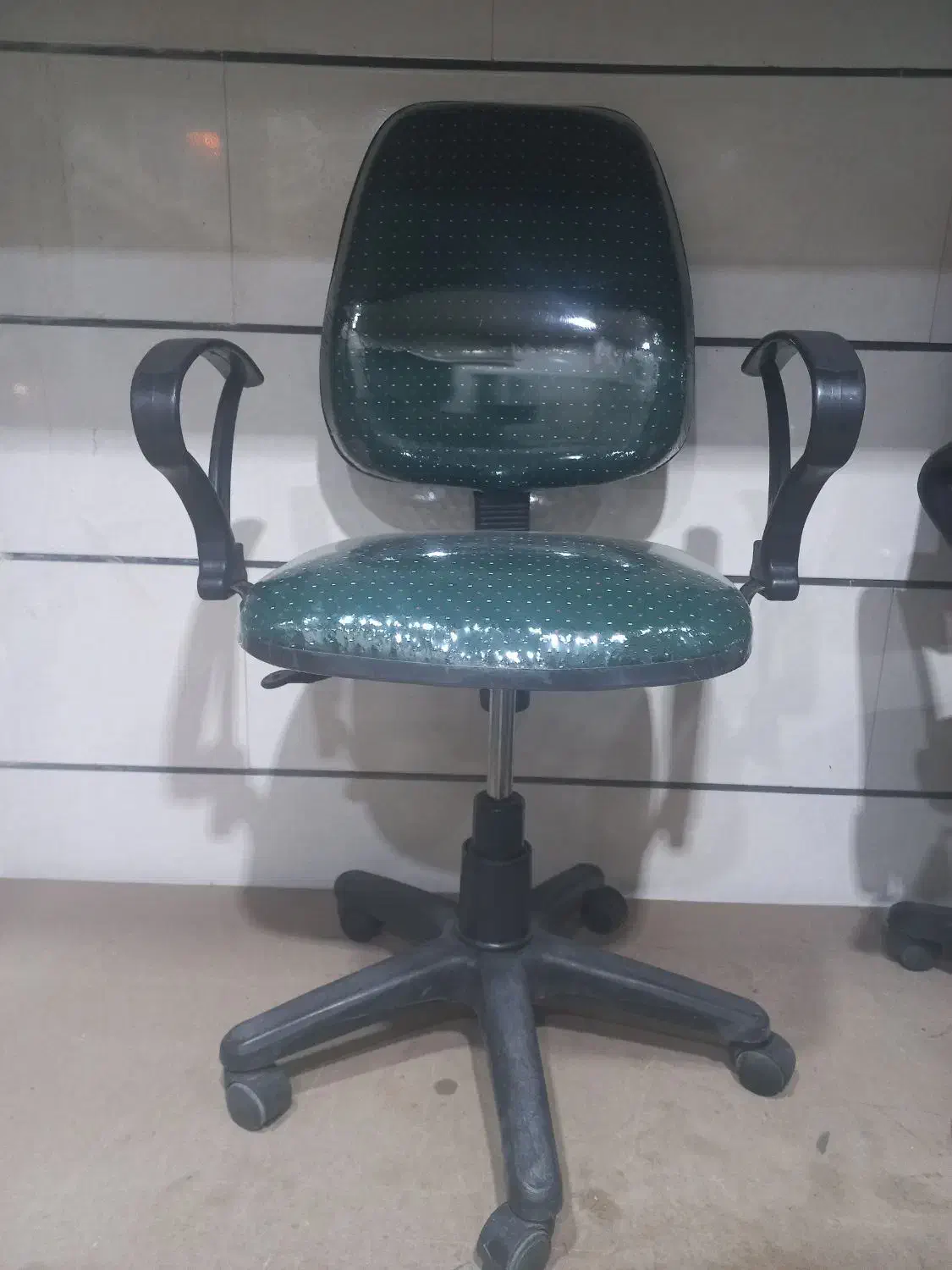 خرید وفروش انواع صندلی گردان شایستگان|صندلی و نیمکت|زنجان, |دیوار