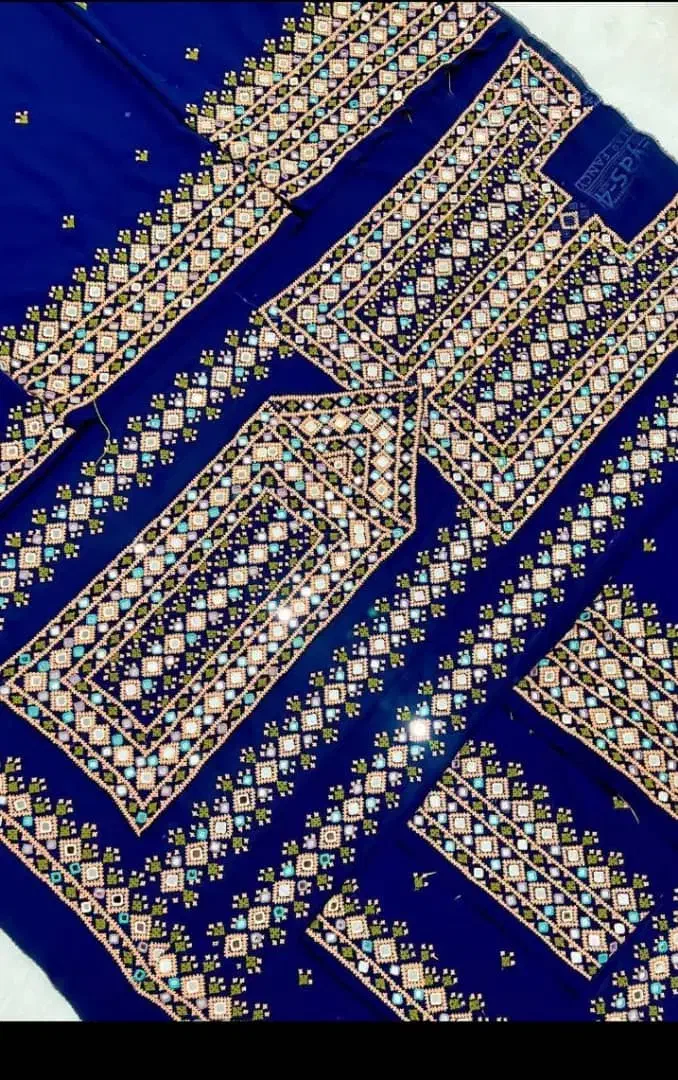 دوزنده|لباس|دلگان, |دیوار