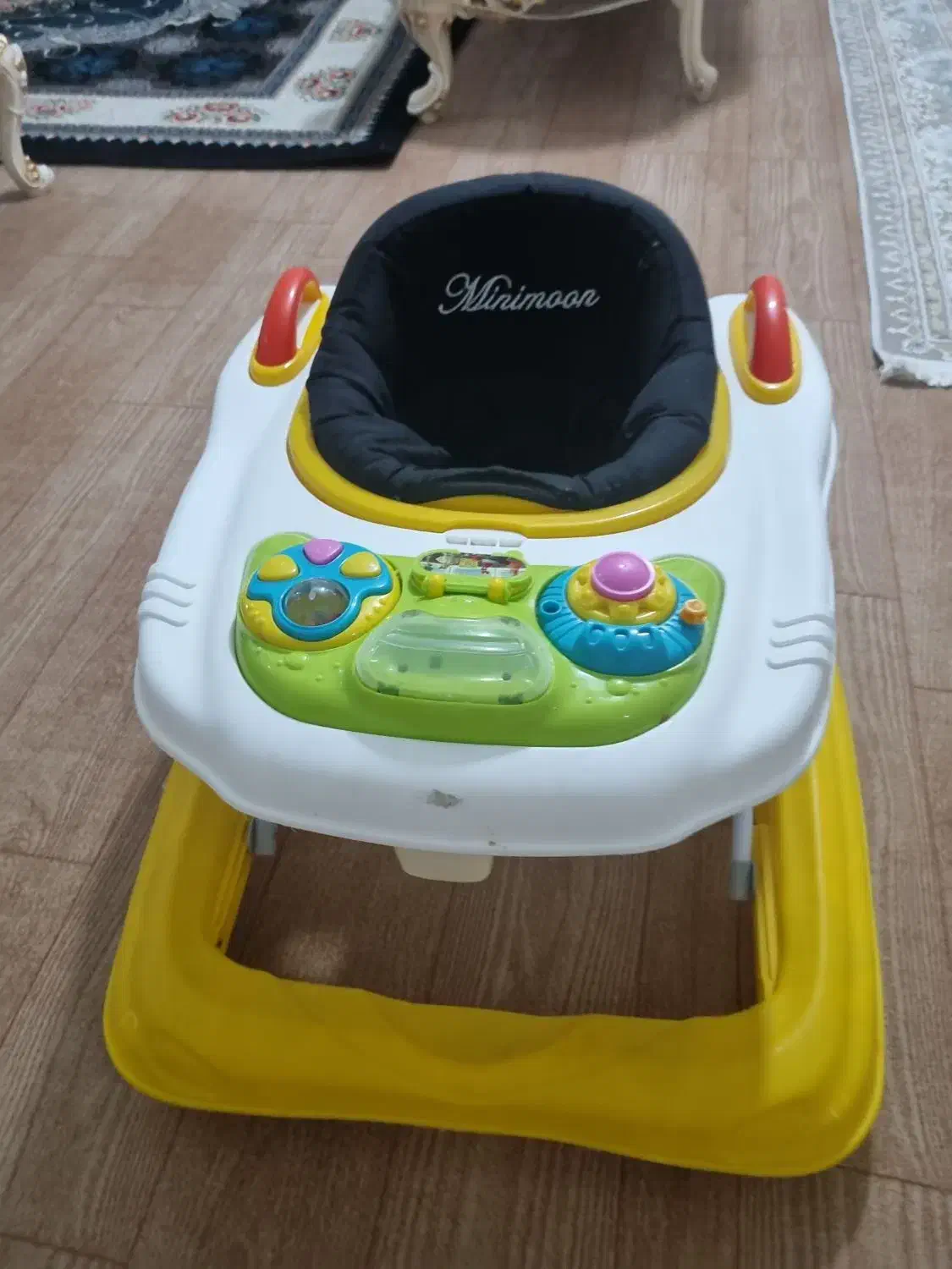 روروئک|اسباب و اثاث بچه|لاهیجان, شیشه گران|دیوار