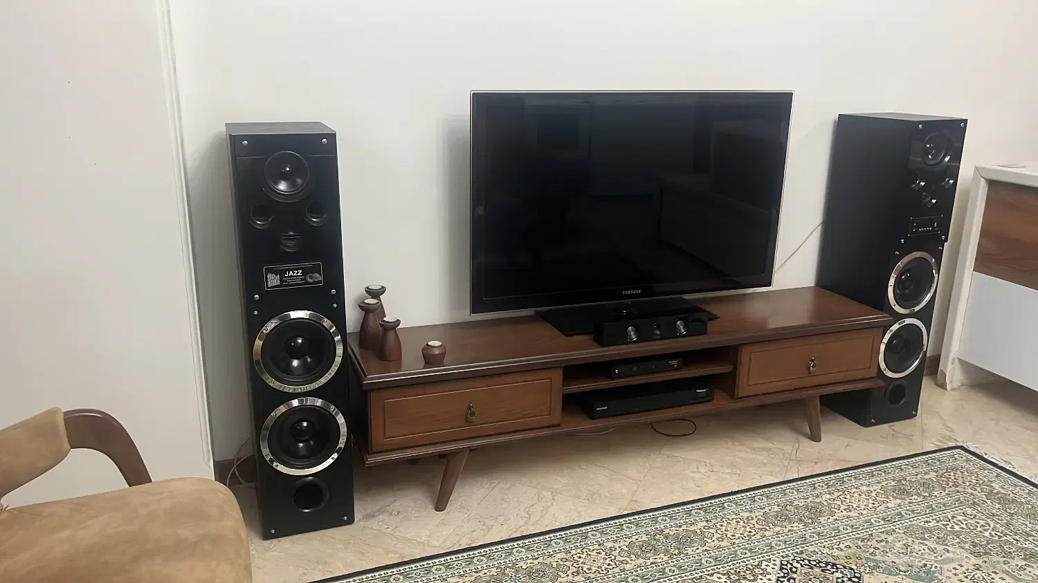 میز تلویزیون چوبی در حد نو کاملا سالم|میز تلویزیون|تهران, علم و صنعت|دیوار