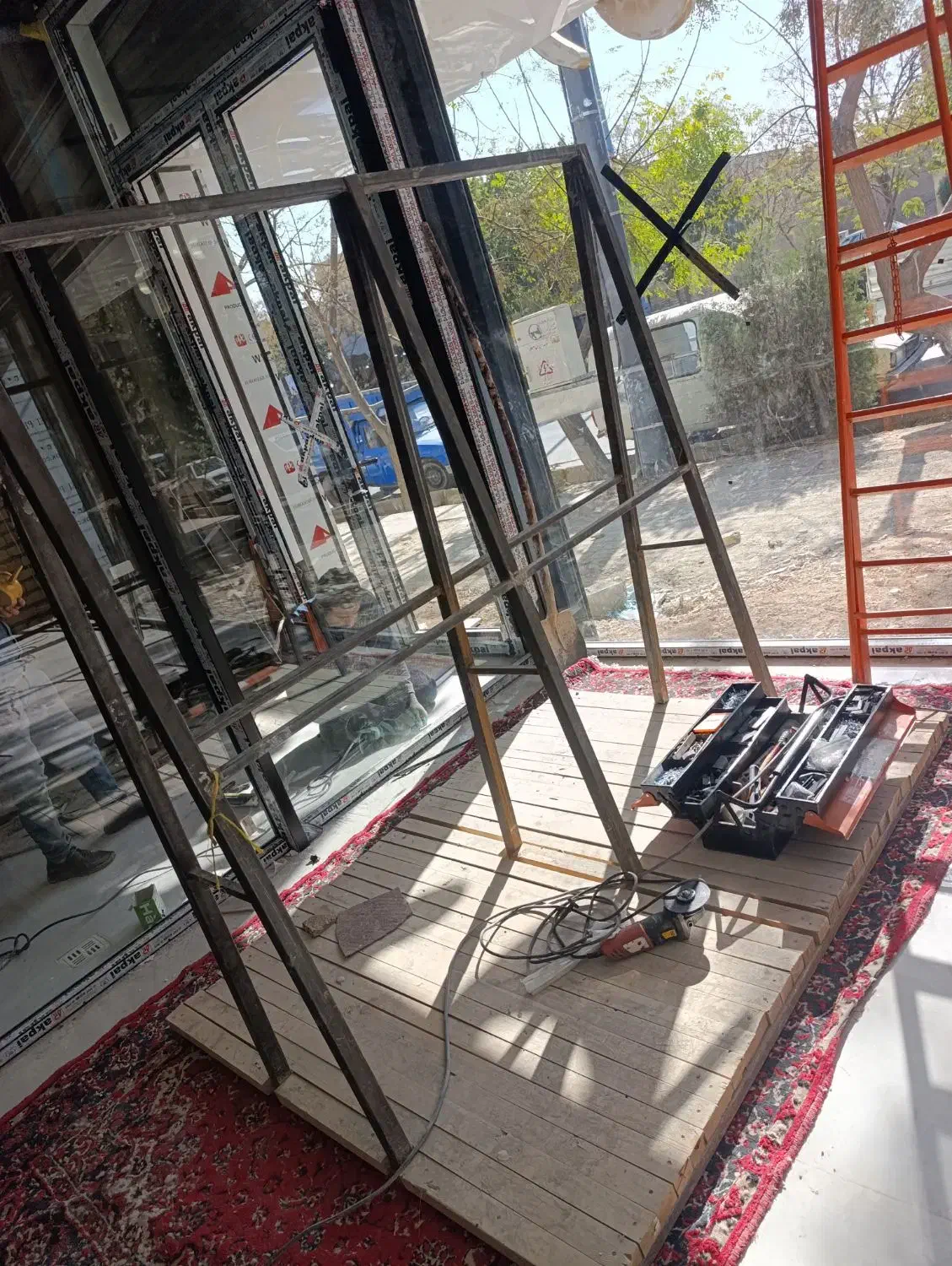 خرک اسلب و سنگ و شیشه|ابزارآلات|خمینیشهر, |دیوار