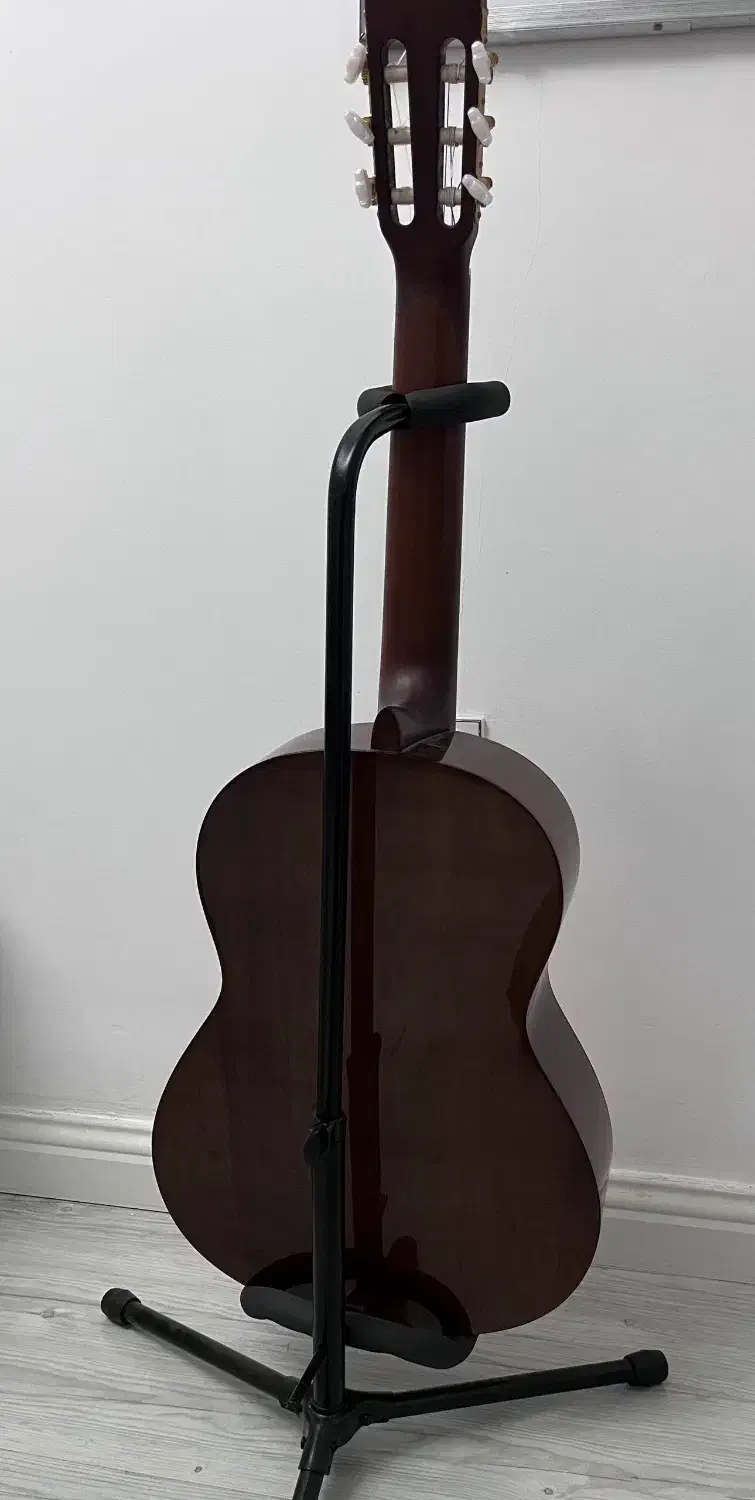 گیتار یاماها c70|گیتار، بیس، امپلیفایر|رشت, گلسار|دیوار