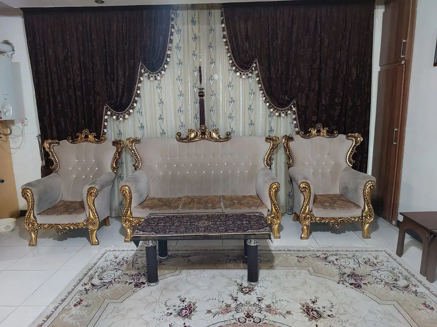 مبل ۷ نفره با چوب گردو|مبلمان خانگی و میز عسلی|شاهینشهر, عطار|دیوار