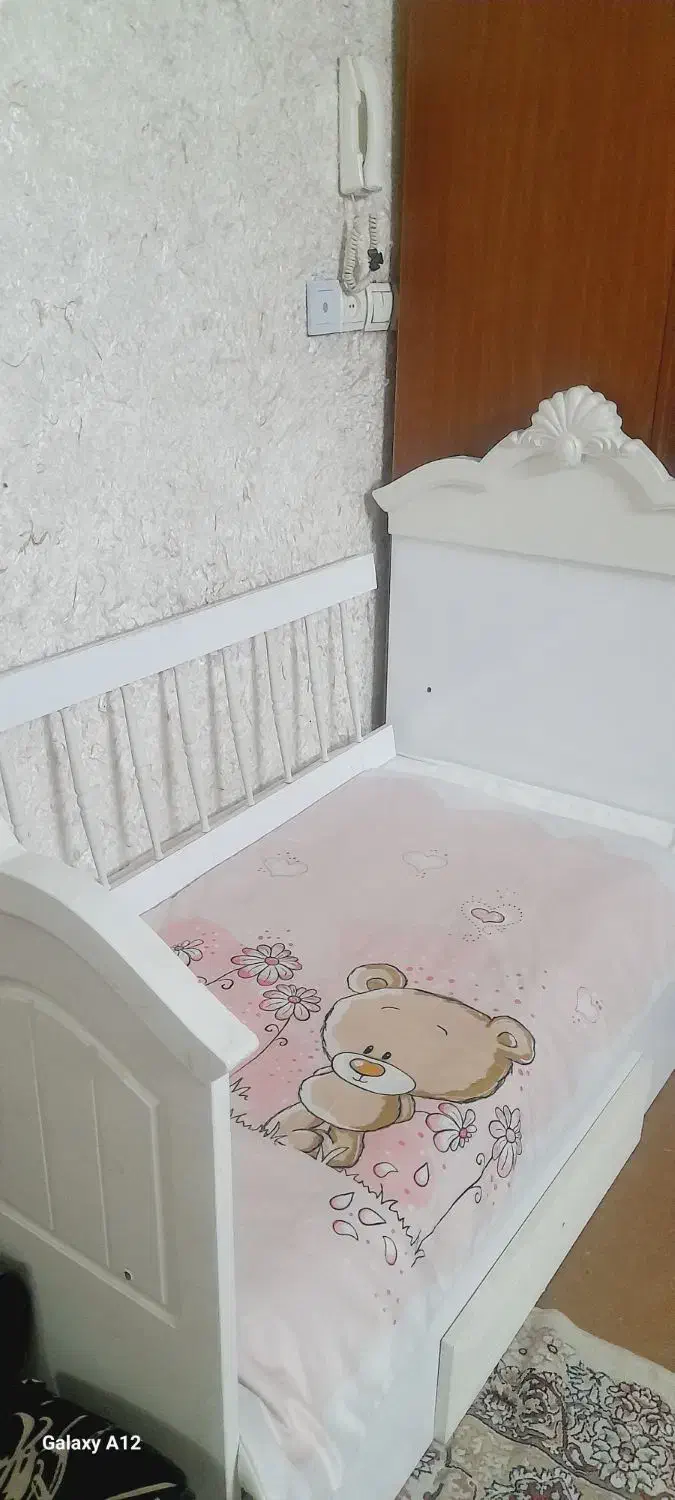 تخت و گهواره مناسب سیسمونی|تخت و صندلی بچه|مشهد, شهرک امام هادی (شهرک غرب)|دیوار