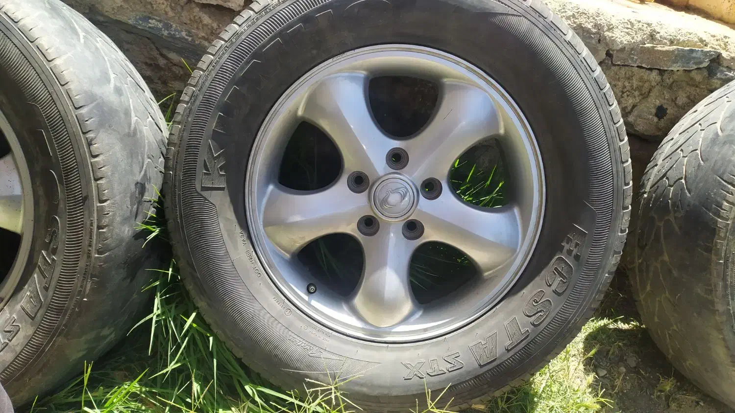 رینگ ۱۸ سانگ یانگ کایرون و طاقچه کشویی عقب کایرون|قطعات یدکی و لوازم جانبی|بانه, |دیوار