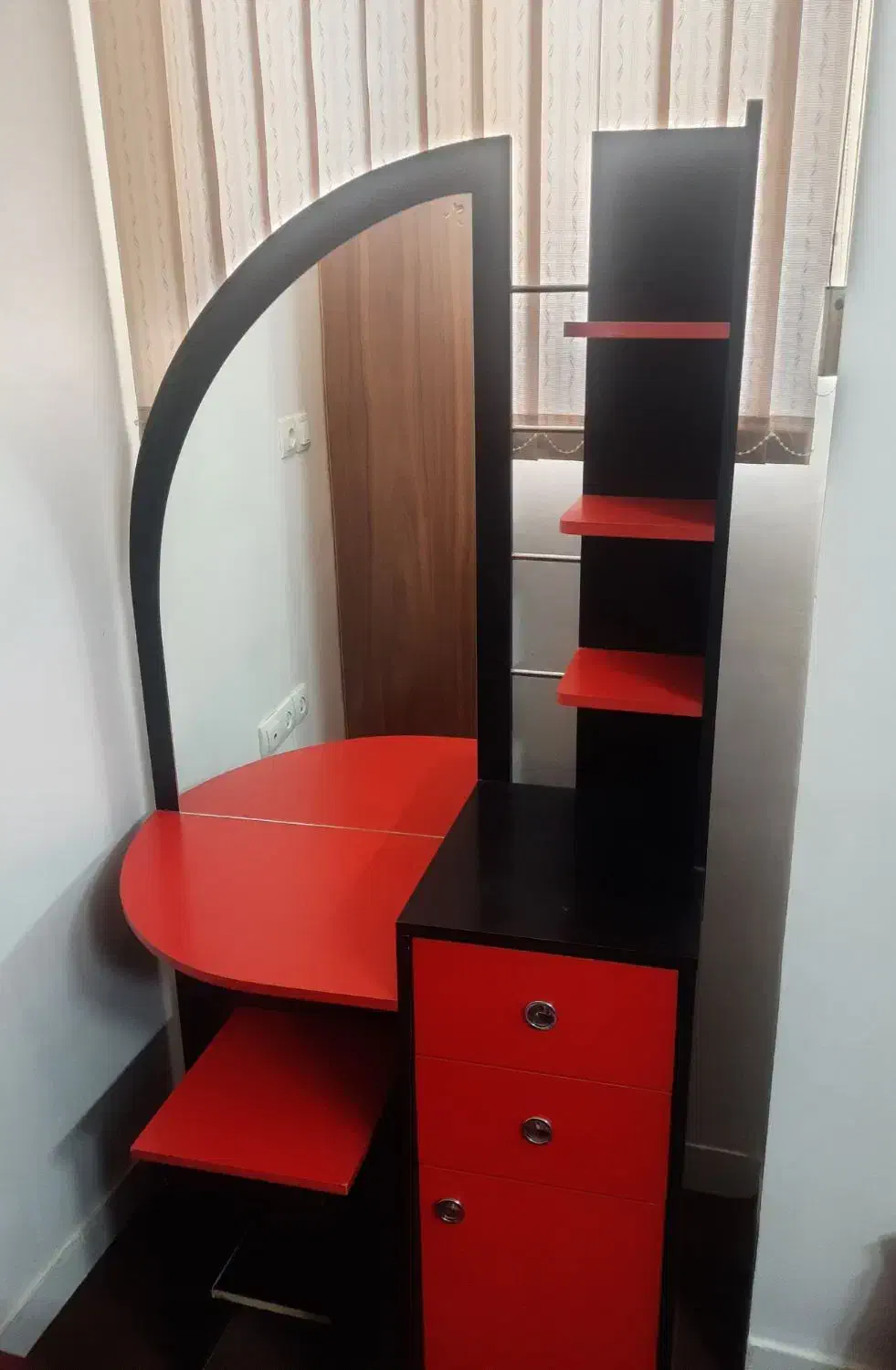 میز آرایشی|میز و صندلی غذاخوری|شهرکرد, |دیوار