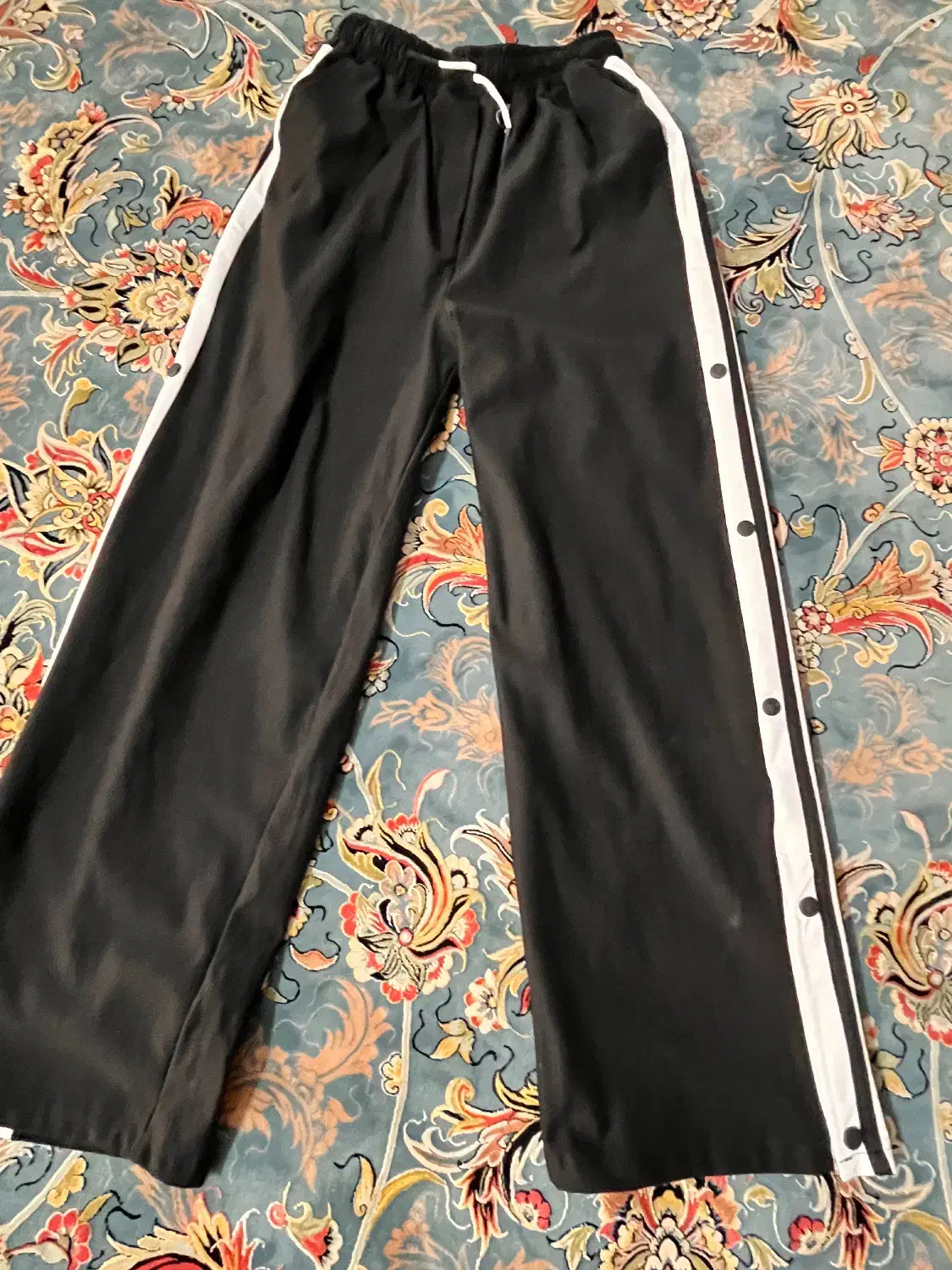 لباس ها نو هست ب دلیل جمع کردن مغازه زیر قیمت خرید|لباس|تربت جام, بیست متری منبع آب|دیوار