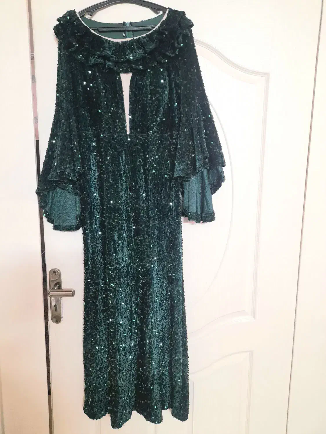 لباس مجلسی|لباس|ری, منصوریه منگل|دیوار