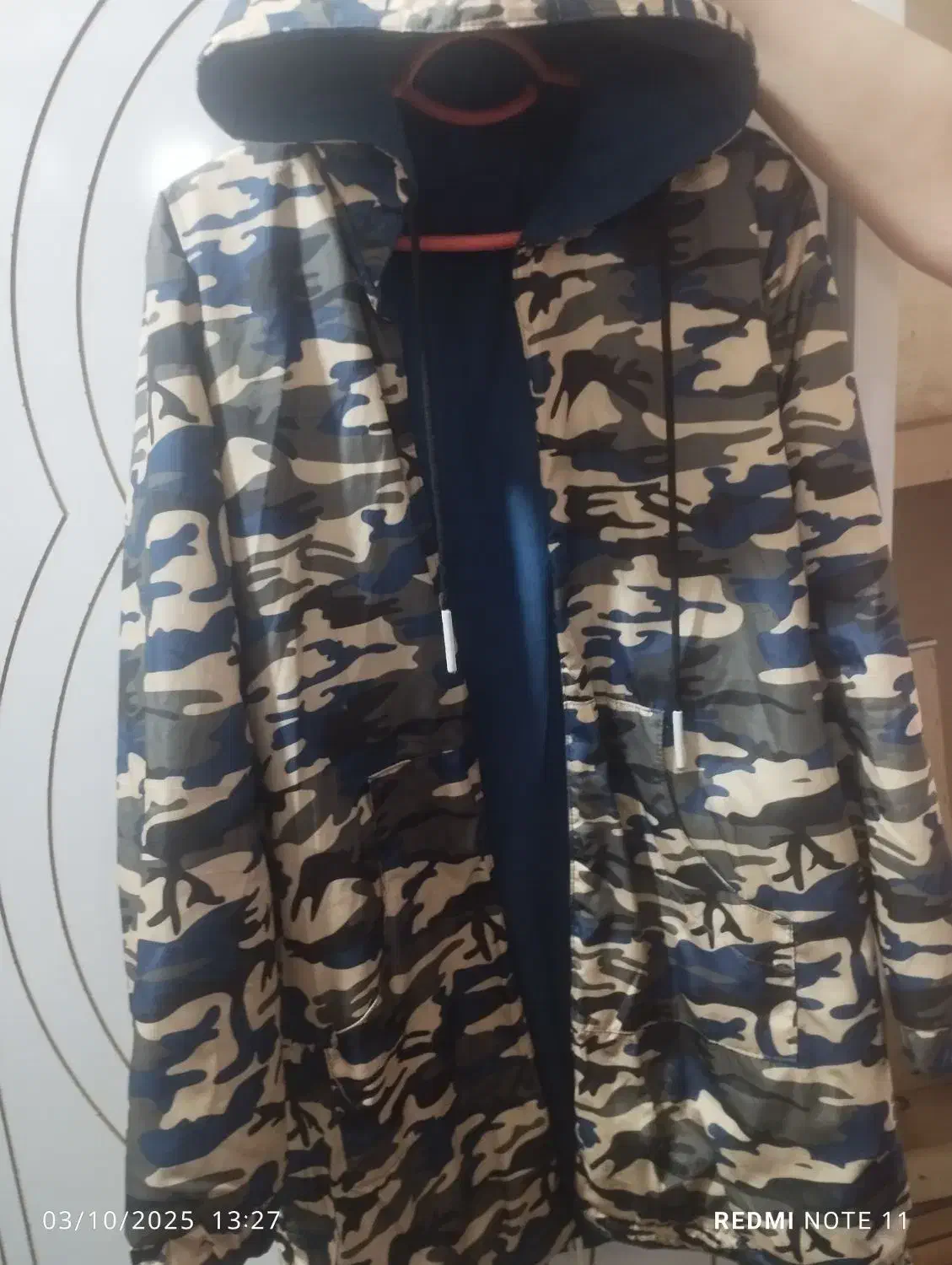 کاپشن|لباس|خوی, |دیوار