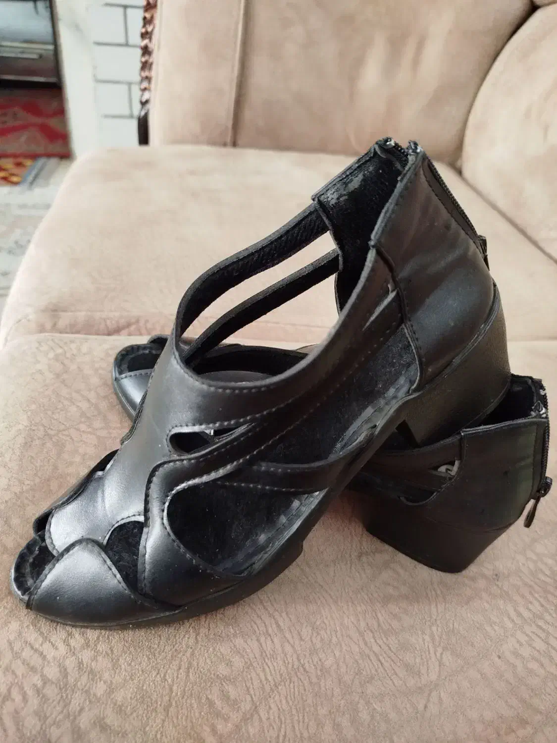 کیف و کفش|کیف، کفش، کمربند|برخوار, |دیوار