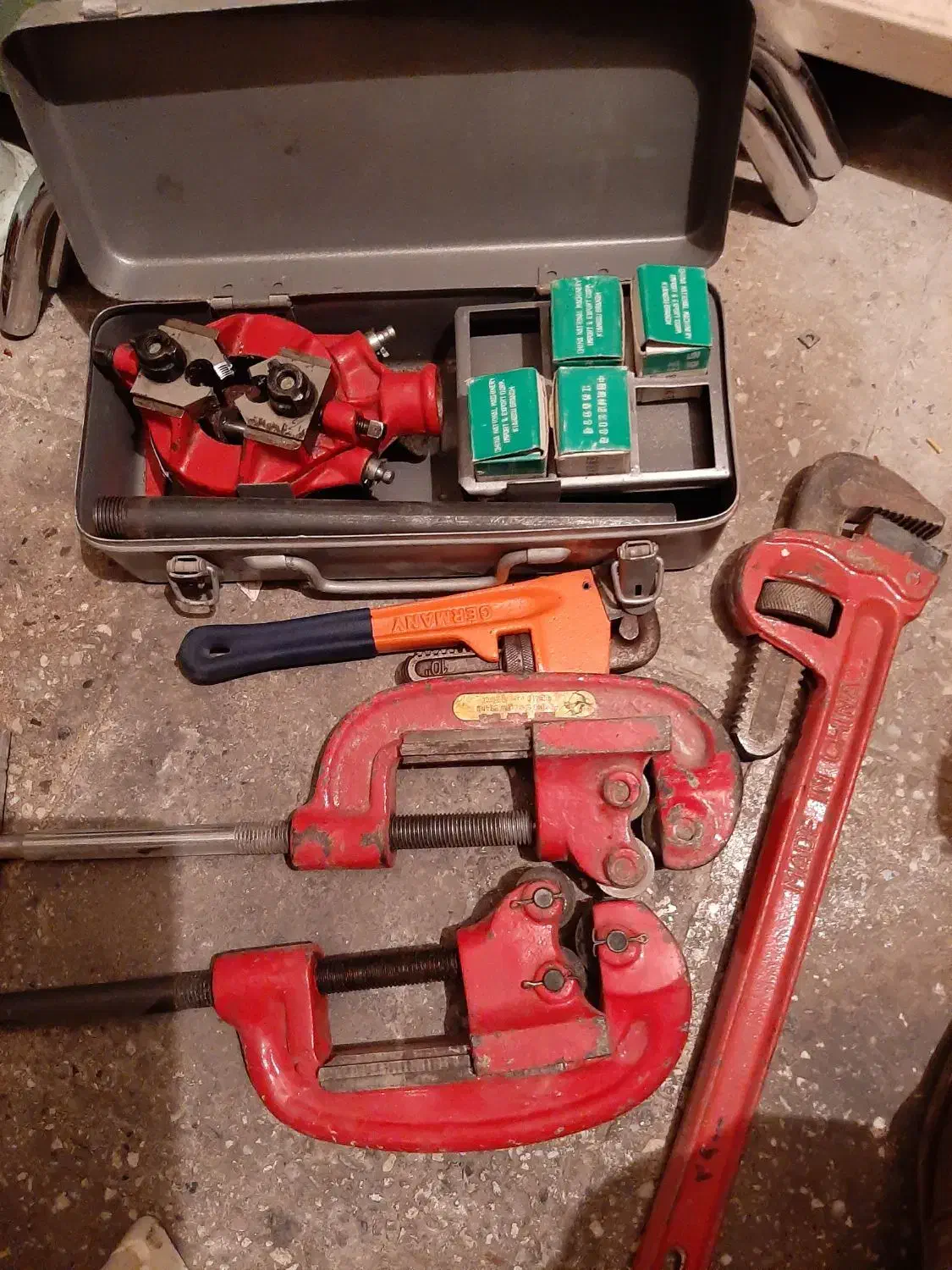 تعدادی ابزار و آره برقی بلاک اندکر|ابزارآلات|تهران, تسلیحات|دیوار