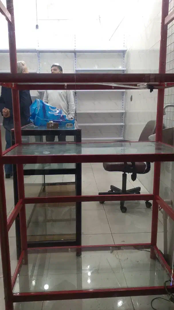 قفسه و ویتر ین|فروشگاه و مغازه|رشت, معلولین|دیوار